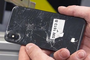 iPhone X không bền bằng iPhone 8 và 8 Plus theo đánh giá của Consumer Reports.