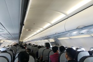 Pháp luật Việt Nam quy định cấm hút thuốc lá trên máy bay, bao gồm cả thuốc lá điện tử