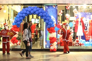 Không khí Noel tràn ngập trên đường phố Hà Nội