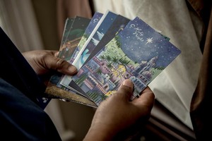 Thiệp mừng Giáng sinh năm nay của bà Sepia Coleman sẽ không được gửi đi. Ảnh: Guardian.