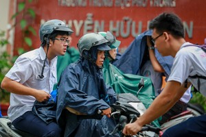 Học sinh ở TP HCM sẽ được nghỉ học hai ngày để tránh bão. Ảnh: Thành Nguyễn