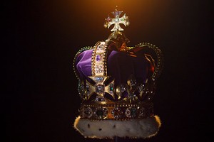 Chiếc vương miện của Nữ hoàng Anh. Ảnh: BBC.