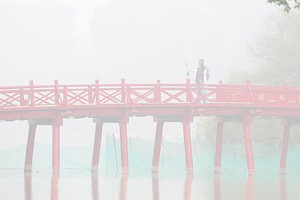 Hà Nội chìm trong sương mù