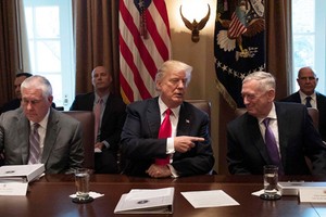 Ông Trump trong một cuộc họp nội các ở Nhà Trắng. Ảnh: AFP