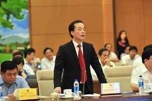 Bộ trưởng Bộ Xây dựng Phạm Hồng Hà phát biểu tại một phiên họp Ủy ban Thường vụ Quốc hội. - Ảnh: VGP