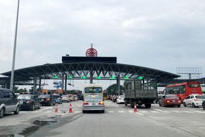 Các phương tiện không được dừng quá 5 phút tại trạm thu phí