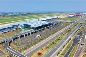 Do đất khu vực sân bay được dùng chung giữa dân sự và quân sự nên việc hoàn tất các thủ tục pháp lý về quyền sử dụng đất bị kéo dài.