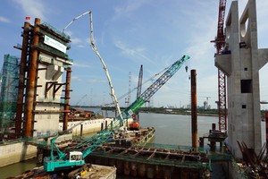 Cống kiểm soát triều Mương Chuối lớn nhất trong 6 cống thuộc dự án chống ngập 10.000 tỷ đồng của TP HCM. Ảnh: Hữu Công.