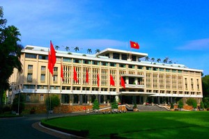 Các tuyến đường quanh Hội trường Thống Nhất (Dinh Độc Lập) bị cấm xe để phục vụ Lễ kỷ niệm. 