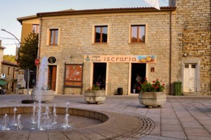 Thị trấn biển Italy rao bán hàng trăm căn nhà với giá 1 USD