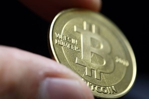 Nhà đầu tư Việt lao đao khi giá Bitcoin lao dốc