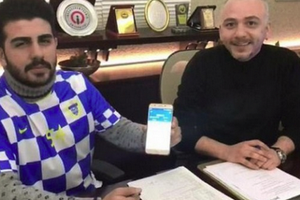 Kiroglu là cầu thủ đầu tiên chuyển nhượng bằng tiền ảo.