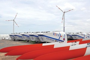 Việc triển khai các giải pháp tiết kiệm năng lượng giúp doanh nghiệp nâng cao hiệu quả sản xuất, kinh doanh. Trong ảnh: Nhà máy điện gió tại tỉnh Ninh Thuận.