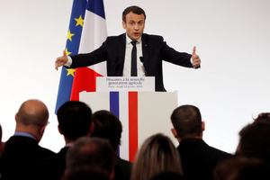 Tổng thống Macron phát biểu trước các nông dân Pháp tại Điện Elysee (Ảnh: Reuters)