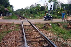 Nơi hai tàu đã kịp dừng lại khi đang chạy đối đầu. Ảnh: Phước Tuấn.