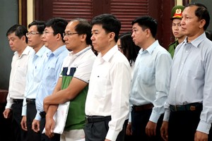 Các bị cáo tại tòa hôm nay. Ảnh: Hải Duyên.