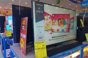 Nhiều siêu thị điện máy xả hàng trưng bày sau Tết