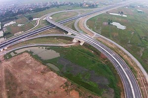 Bình quân suất đầu tư cho cao tốc 4-6 làn xe là 215 tỷ đồng/km. Ảnh: Giang Huy