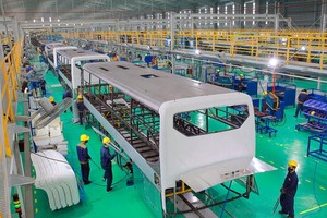 Việt Nam cần thiết lập chính sách phù hợp để bảo vệ sản xuất ô tô trong nước khi ngành này còn non trẻ. Ảnh: T.C