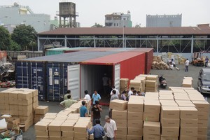 Hàng trong 213 container mất tích đều là hàng điện tử đã qua sử dụng (máy giặt, máy lạnh, thùng loa... hàng trong danh mục cấm nhập về Việt Nam.