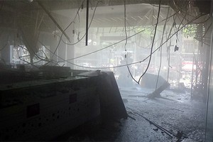 Cháy tại trung tâm thương mại ở Sài Gòn, nhiều người tháo chạy