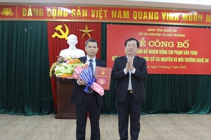 Lễ bổ nhiệm ông Phạm Văn Toàn vào vị trí Phó Giám đốc Sở Tài nguyên và Môi trường tỉnh Nghệ An.