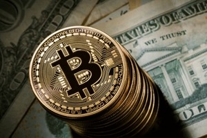 Giá Bitcoin đã liên tục đi xuống từ khi đạt đỉnh giữa tháng 12 năm ngoái. Ảnh: Reuters