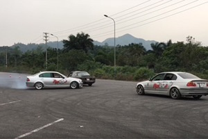 Tay lái Việt trổ tài drift tại Hà Nội