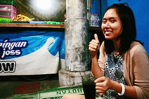 Mỗi ly kopi joss chỉ có giá 5.000 rupiah (khoảng 8.000 đồng). Ảnh: Phong Vinh.