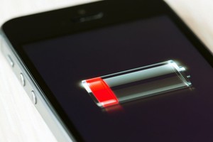 Tòa từ chối thụ lý vụ kiện Apple làm chậm iPhone