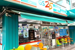 Chuỗi cửa hàng tiện lợi GS25 chính thức đổ bộ vào Việt Nam năm 2017 thông qua con đường nhượng quyền.