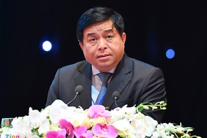 Bộ trưởng Bộ Kế hoạch và Đầu tư Nguyễn Chí Dũng phát biểu trong phiên khai mạc. Ảnh: Tiến Tuấn.