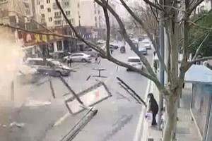 Nhà hàng Trung Quốc nổ tung như ở phim trường chiến tranh