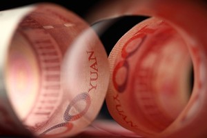 Đồng 100 NDT của Trung Quốc. Ảnh: Bloomberg