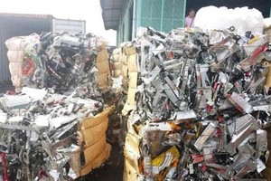 Lô hàng phế liệu điện tử cấm nhập khẩu được đưa từ nước ngoài về Việt Nam.
