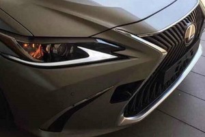 Lexus ES 2019 thay đổi thiết kế lưới tản nhiệt, đèn pha. Ảnh: Motor1