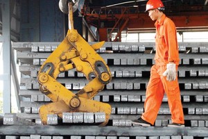 Căng thẳng thương mại Mỹ - Trung bắt đầu leo thang khi Mỹ quyết định đánh thuế đối với thép nhập khẩu. Ảnh: Đ.T