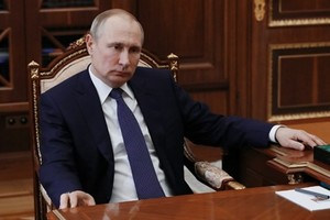 Tổng thống Nga Putin trong cuộc họp tại Moscow ngày 9/4. Ảnh: AFP.