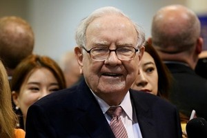 Warren Buffett trong Đại hội cổ đông Berkshire Hathaway năm ngoái. Ảnh: Reuters