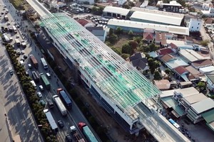 Mái vòm bàng thép tại ga Bình Thái. Ảnh: Hữu Nguyên.