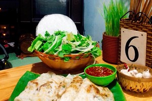 Quán bánh xèo Quảng Ngãi bán 1.000 chiếc mỗi ngày ở Sài Gòn