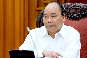 Thủ tướng Nguyễn Xuân Phúc chủ trì cuộc họp Thường trực Chính phủ với các bộ, ngành chiều 23/4. Ảnh: VGP