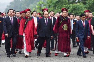 Hàng chục nghìn người dâng hương Giỗ tổ vua Hùng