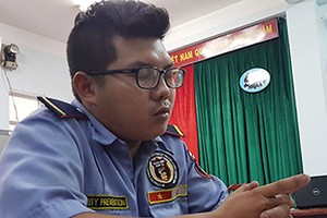 Phát tại cơ quan điều tra. Ảnh: Nhật Vy.