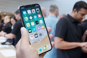 Samsung thấy nhu cầu màn hình OLED cho iPhone X giảm.