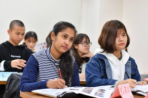 Có 1/3 trong tổng số 26.000 sinh viên nước ngoài tốt nghiệp các trường tại Nhật Bản trong năm tài chính 2016 ở lại nước này làm việc.