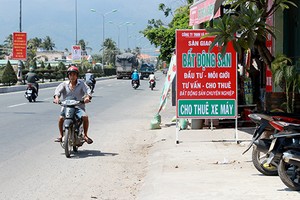 Điểm giao dịch bất động sản tại trung tâm huyện Vạn Ninh, Khánh Hòa. Ảnh: An Phước.