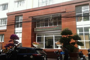 Đình chỉ nữ nhân viên chi cục thuế bị tố nhận tiền bồi dưỡng