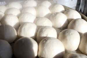 Một khách hàng đã nhầm lẫn khi trả gần 136 triệu đồng chỉ để mua một chiếc bánh bao có giá hơn 5.000 đồng. (Nguồn: Handout)