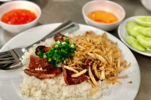 Quán cơm nằm trong một con hẻm nhỏ trên đường Xô Viết Nghệ Tĩnh, quận Bình Thạnh. Ảnh: Willy Lam.